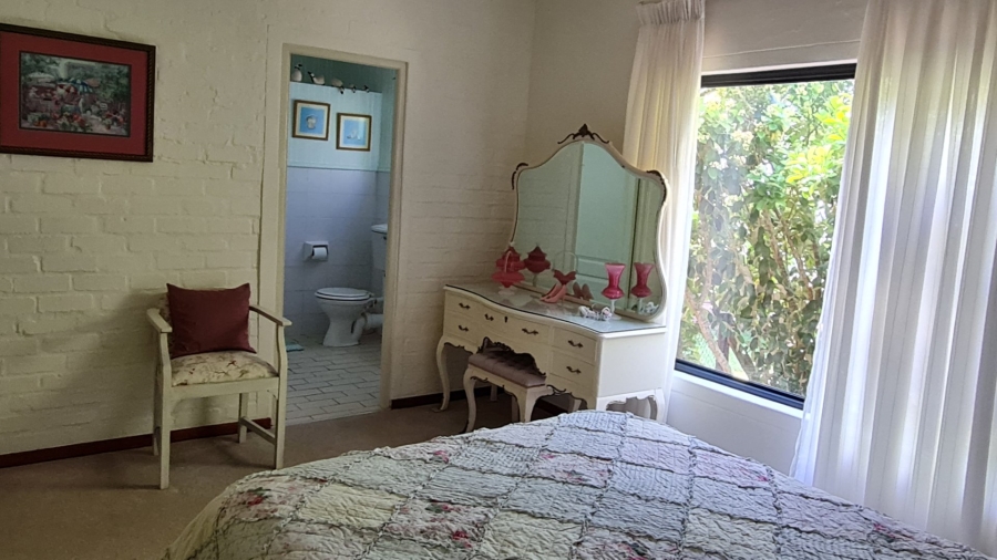 4 Bedroom Property for Sale in Boggomsbaai Western Cape